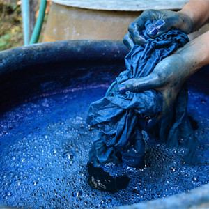 氯乙酸在染料工业中用于生产靛蓝和萘氨基乙酸染料